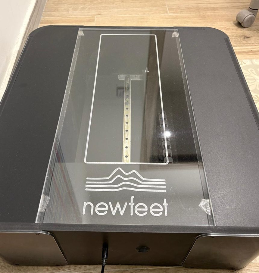 Equipo newfeet con el que se fabrican las plantillas a medida en la clínica